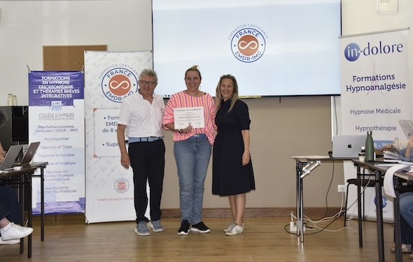 Remise du Certificat de Formation EMDR à Caroline BOUZIANE Thérapeute dans le 23 Remise du Certificat de Formation EMDR à Caroline BOUZIANE Thérapeute dans le 23