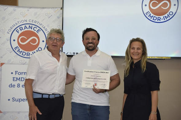 Remise du Certificat EMDR à Issahar HARDY, praticien dans le 93